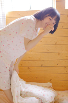 没有穿衣服的美女图片